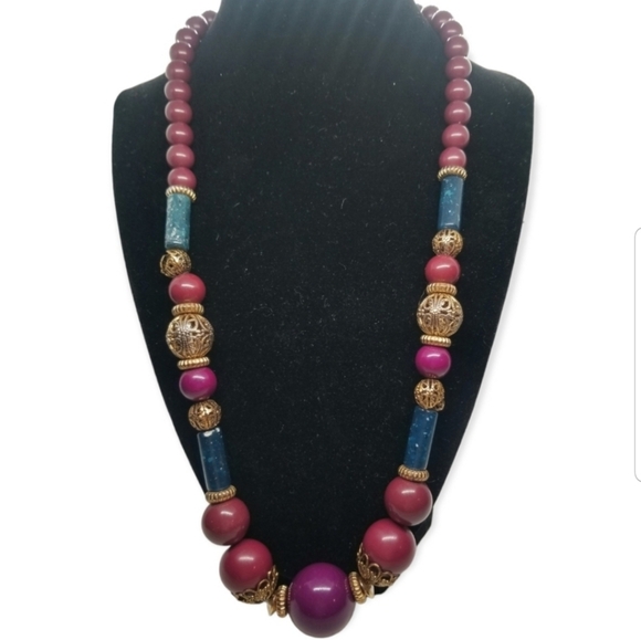 VINTAGE ORNATE SILVERTONE & PURPLE BEADED STATEMENT NECKLACE - Picture 1 of 3
